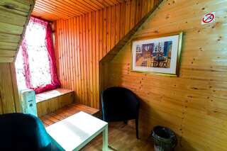 Хостелы Old Town Hostel Alur Таллин Двухместный номер с 2 отдельными кроватями и общей ванной комнатой-3